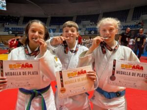 Una imagen de los medallistas en categoría infantil.