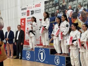 Valeria Coronado en el tercer puesto del pódium.